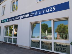 Abgebildet ist die neue Fassade vom Jugend Kompetenz Zentrum